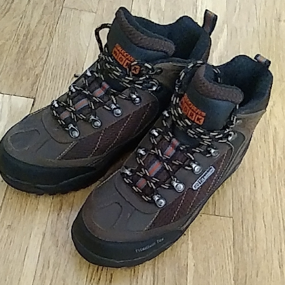 Skechers Men's Brown and Black Hiking Boots